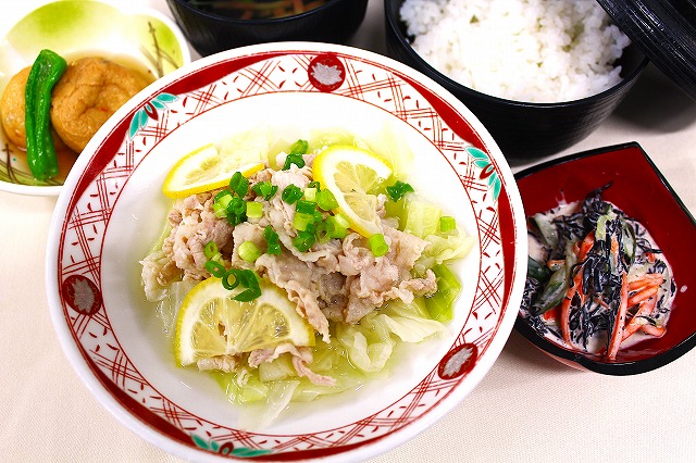 豚肉とキャベツのレモン蒸し