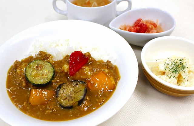 夏野菜のキーマカレー