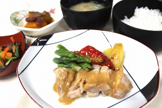 鶏肉の胡麻だれかけ